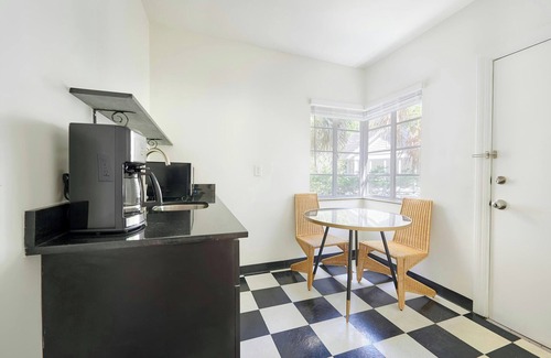 Lake Cherokee Apartment | Wellborn Hotel Downtown, Sonder by Marriott Bonvoy