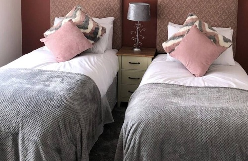 Merthyr Tydfil House | Welsh Getaway Home - 10mins to BPW and Brecon Beacons!