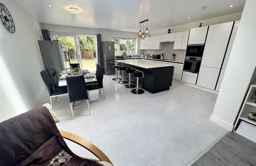Stonebridge House | Wembley Stadium 5* Brand New House sleeps 14