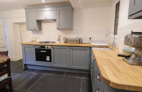 Borth-y-Gest House | WENALLT, pet friendly, character holiday cottage in Porthmadog