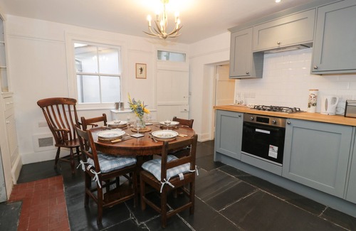 Borth-y-Gest House | WENALLT, pet friendly, character holiday cottage in Porthmadog