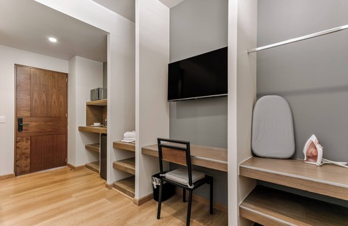 Downtown Queretaro Apartment | Wenceslao By Homirent