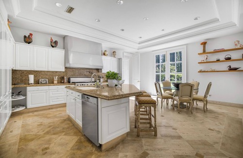 Beverly Hills House | Wendover Mansion - 7BR Neoclassical BH Retreat w/Pool, Near Rodeo