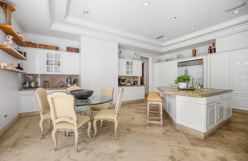Beverly Hills House | Wendover Mansion - 7BR Neoclassical BH Retreat w/Pool, Near Rodeo