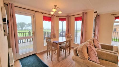 Padstow House | Wendy Lodge- Chalet Cottage, Sleeps 6 Adults