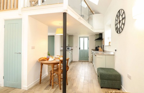Dereham House | WENSUM SPRING, pet friendly, character holiday cottage in Fakenham