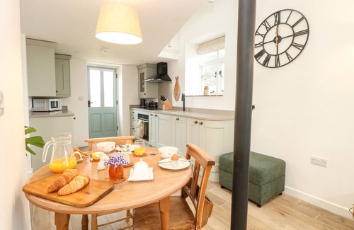 Dereham House | WENSUM SPRING, pet friendly, character holiday cottage in Fakenham