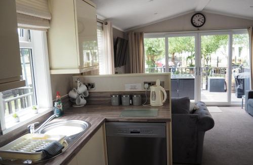 Wisbech House | Wentworth Lodge