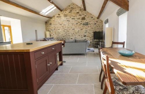 Dinas House | Wern Olau Cottage