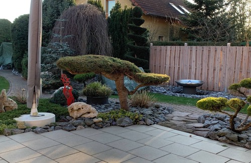 Rinteln House | Wesergarten vacation home with fireplace, large garden and well-kept fish pond