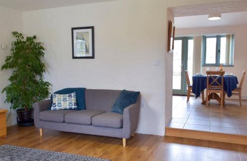 Dwrbach House | West Barn - Uk31850