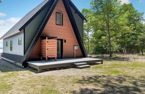 Traverse City Cabin | West Bay Modern Cabin
