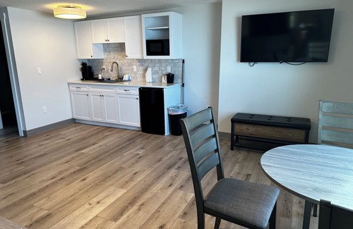 Nelscott Hotel | West Beach Suites