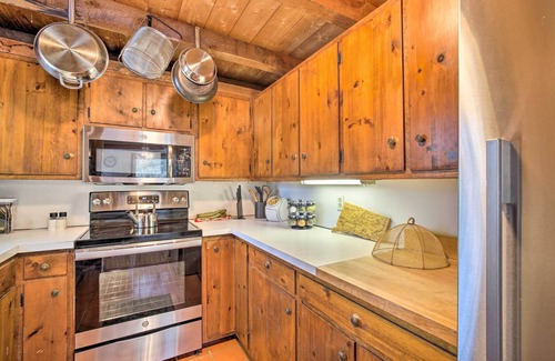 West Cornwall Cabin | West Cornwall Cabin ~ 4 Mi to Covered Bridge!