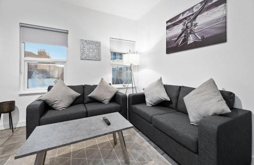 West Ealing Apartment | West Ealing Serviced Apts- 2 Bedroom 2 Bath Parking Near Station with Off Street Parking By 360Stays