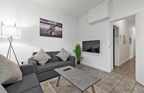 West Ealing Apartment | West Ealing Serviced Apts- 2 Bedroom 2 Bath Parking Near Station with Off Street Parking By 360Stays