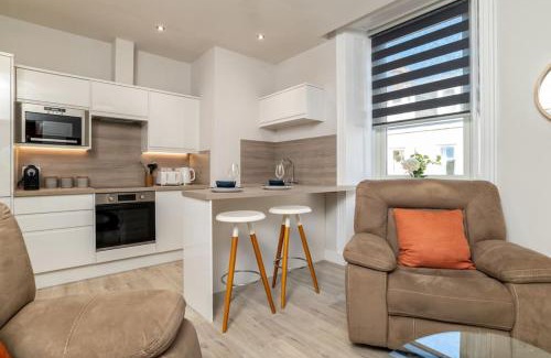 Aberdeen West End Apartment | West End @ Netflix @ Newly Built
