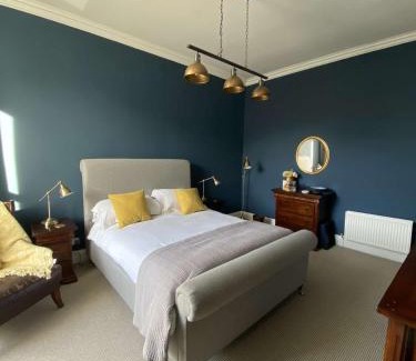 New Town Bed & Breakfast | West End Townhouse