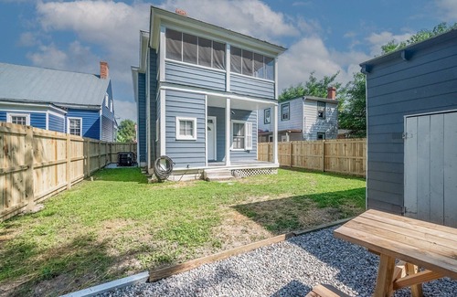 Petersburg House | West High 3BR Private Backyard Petersburg Gem