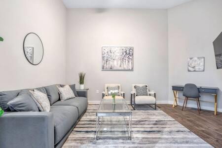 Old Fourth Ward Apartment | West Inman Loft 1