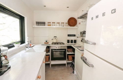 Kingsbridge Cottage | WEST ISLAND, pet friendly, character holiday cottage in Kingsbridge