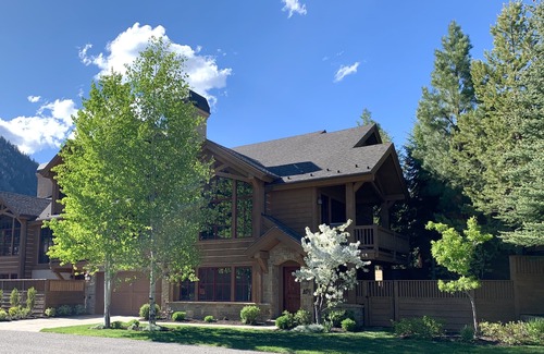 Ketchum House | West Ketchum Townhouse Short Walk to Downtown Ketchum and Lifts-Hot Tub
