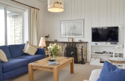 Rhosneigr House | West Lawn