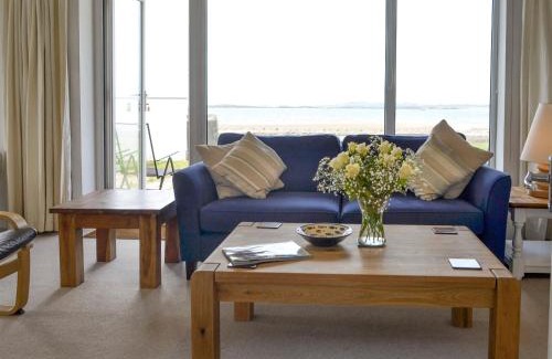 Rhosneigr House | West Lawn