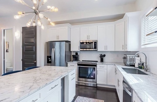 Hadley - Washington House | West Nashville Gem | Rooftop Patio + Sleeps 11