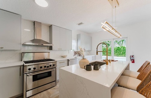 Poiciana Park II Villa | West Palm Oasis w/Pickleball Court & Pool