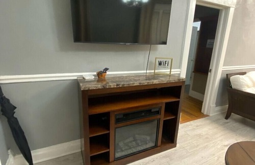 Rosedale Apartment | West Plaza Cozy Comfort Unit A