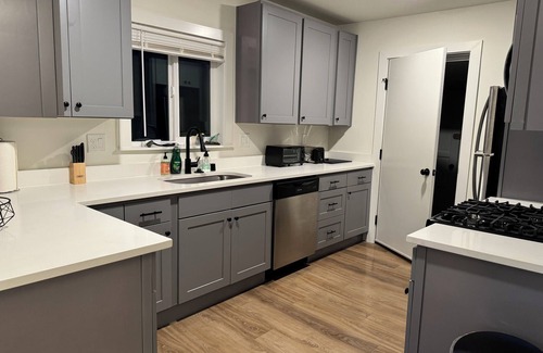 Interbay House | West Queen Anne Upper Unit close to all Amenities