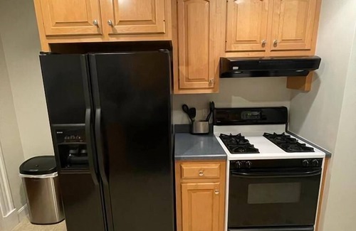 Brook Farm House | West Roxbury Retreat–Near Downtown Boston, Steps to Train & Bus,member only deal
