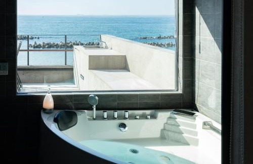 Awaji Villa | West Shore Plus