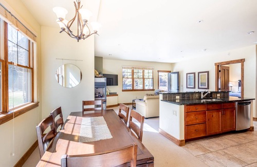 Copper Mountain Village House | West Village Two Bedroom Townhome, walk to the beginner slopes! Free WiFi