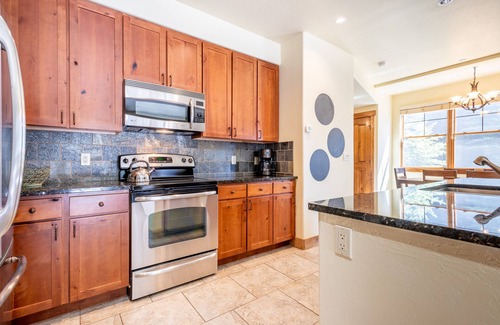 Copper Mountain Village House | West Village Two Bedroom Townhome, walk to the beginner slopes! Free WiFi