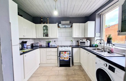 Huddersfield House | West Yorkshire Canal retreat