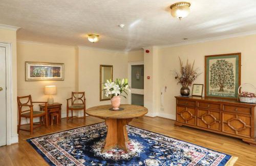 Edgbaston Cabin | Westbourne Lodge Birmingham