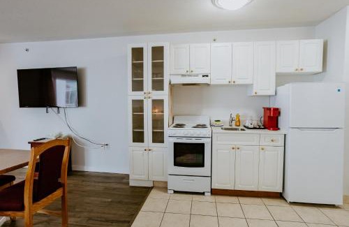 Red Deer Hotel | Western Budget Plus Mosaic Suites