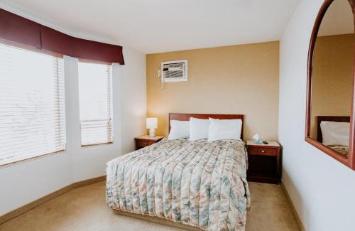Red Deer Hotel | Western Budget Plus Mosaic Suites