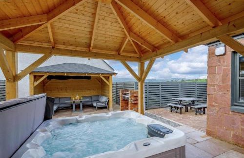 Alexandria House | Westertonhill Lodge 3 Double Bedrooms Sleeps 8 With Private Hot Tub Hire Available