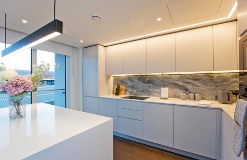 Shepherd's Bush Apartment | Westfield Living With City Views