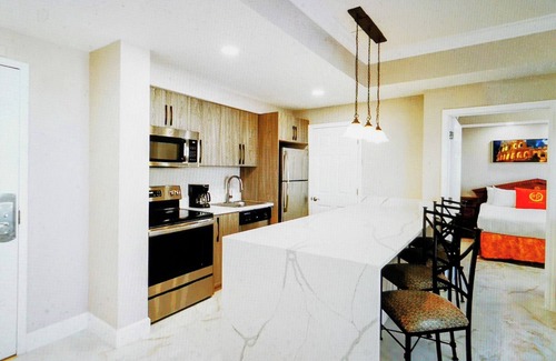 Florida Center Apartment | Westgate Palace Hotel 2Bedroom Suite Sleeps 6, Full Kitchen&Laundry&Free Parking