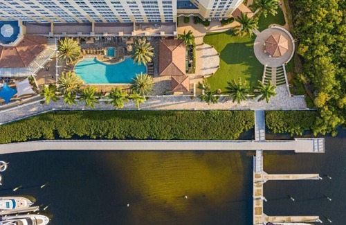 Pelican Resort | Westin Cape Coral: Waterfront Resort with 2 Restaurants & Pools