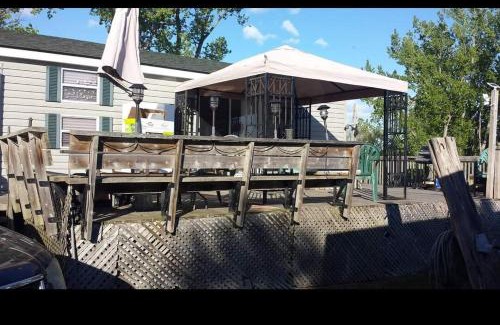 Picton House | Westlake Dunes View Beach-FREE Pontoon Boat Rental