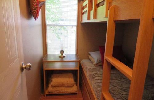 Picton House | Westlake Dunes View Beach-FREE Pontoon Boat Rental