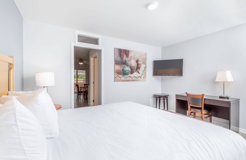 Okanagan-Similkameen Hotel | Westridge Motor Inn
