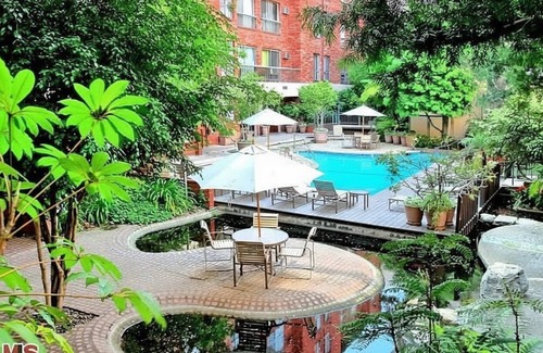 Westwood Condo | Westwood Oasis - 1BR + Loft Office w/Pool & Gym