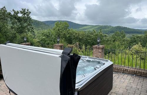 Hendersonville House | Wethero Ridge Moutain Estate & Hot tub