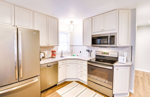 Dearborn House | WFH-Friendly Home in Dearborn: Dogs Welcome!
